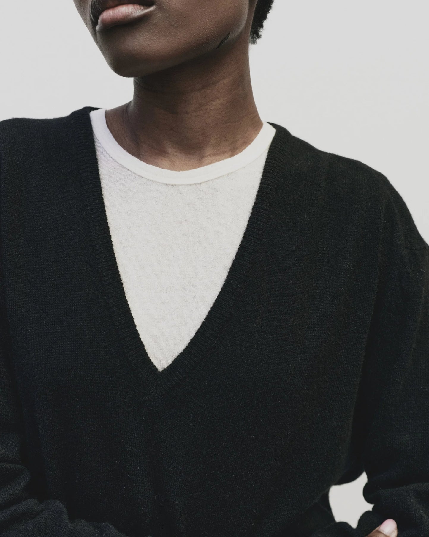 Cashmere Blend V-Neck Knit - Black