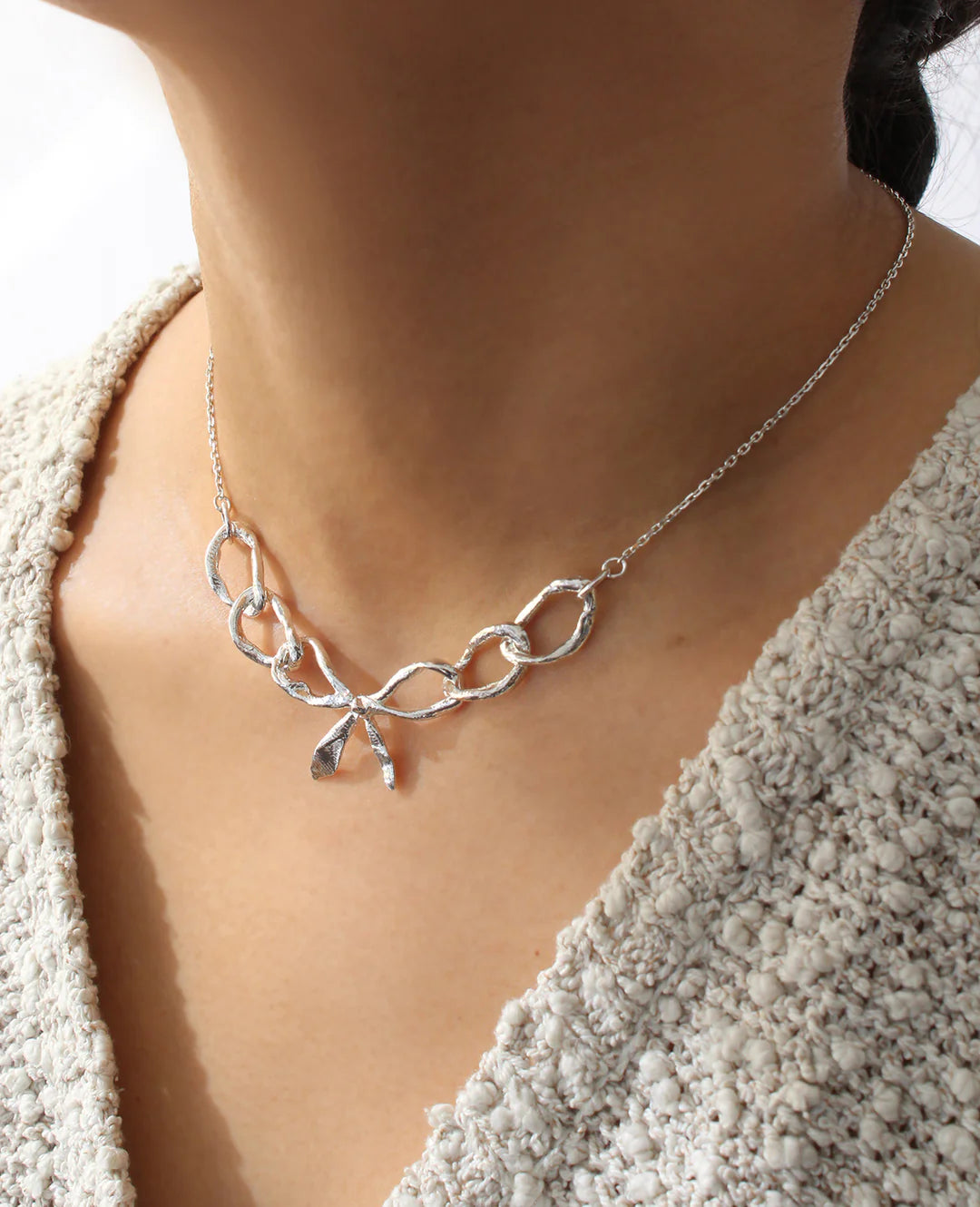 BOW REALIS // silver necklace