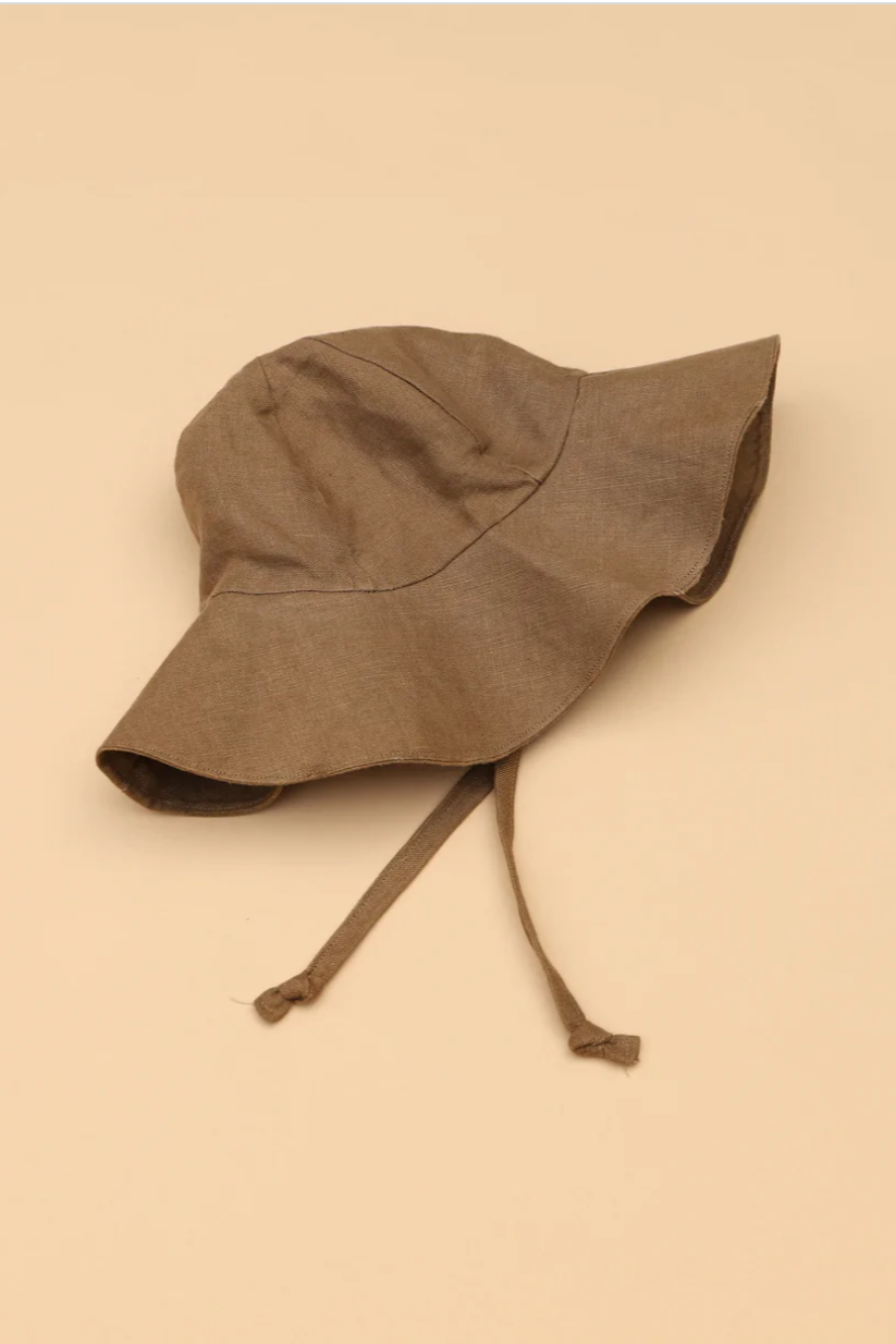 A kids' linen hat with a wide brim, made from eco-friendly linen, displayed on a neutral background.