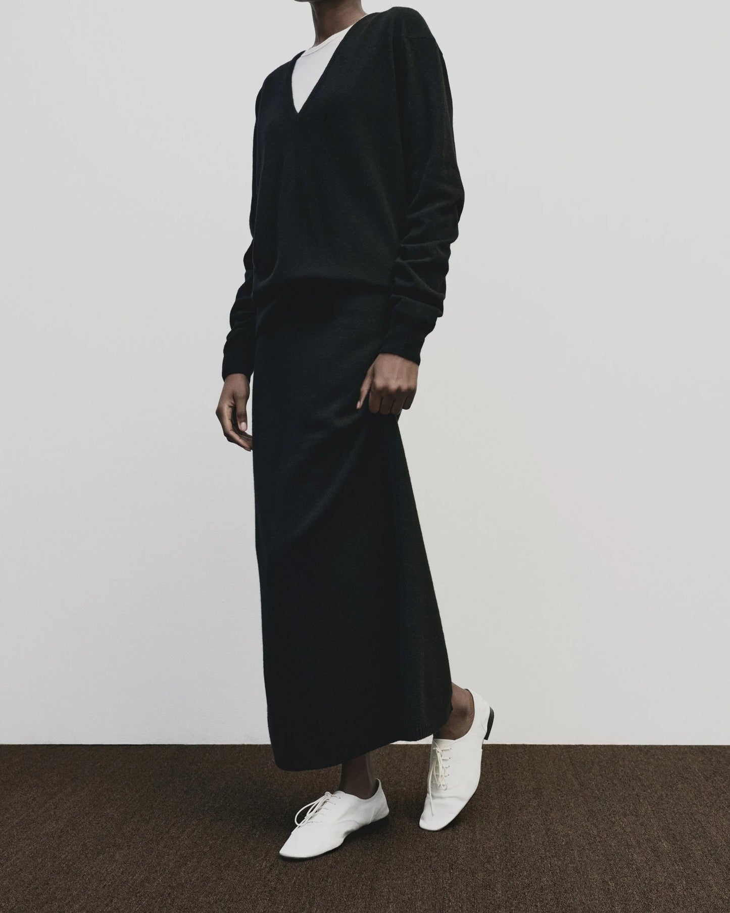 Cashmere Blend V-Neck Knit - Black