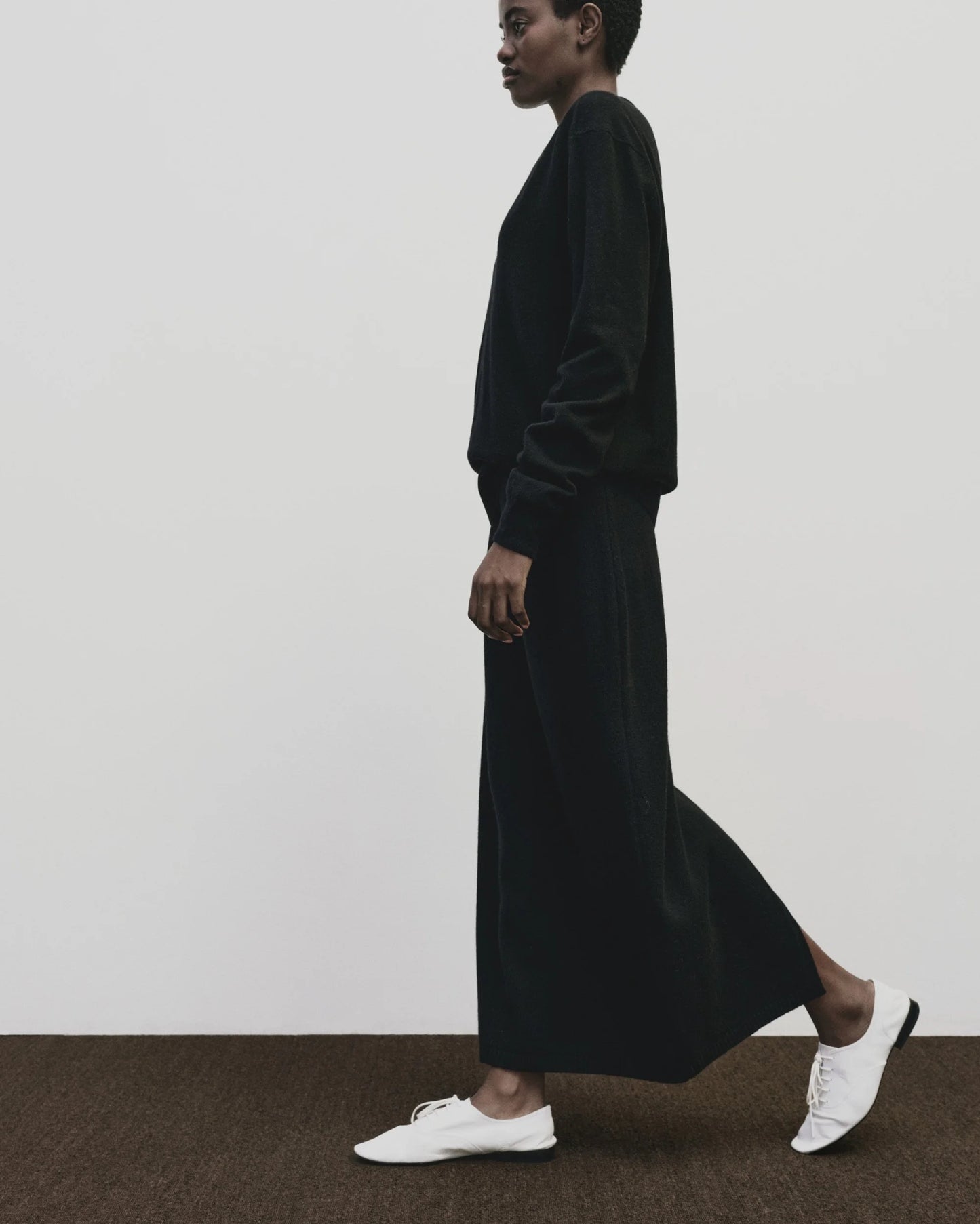 Cashmere Blend V-Neck Knit - Black