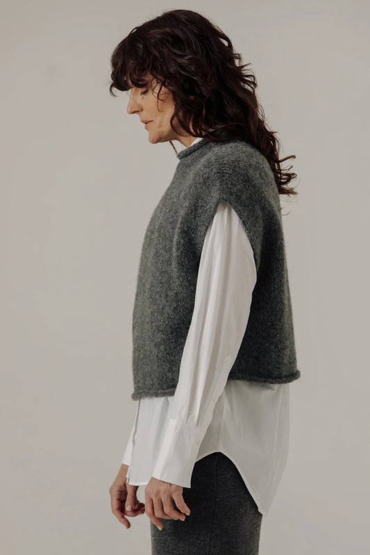 Alpaca Iris Vest in Stone