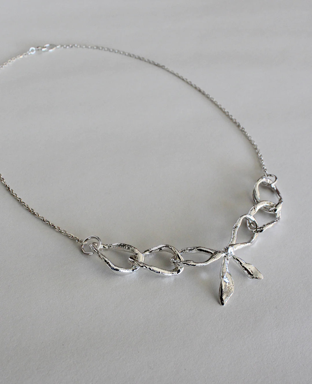 BOW REALIS // silver necklace