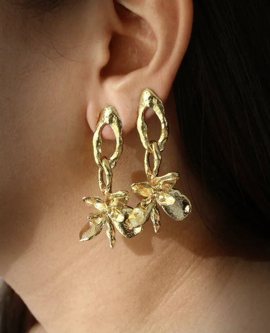 CHUNKY LILIES // golden earrings