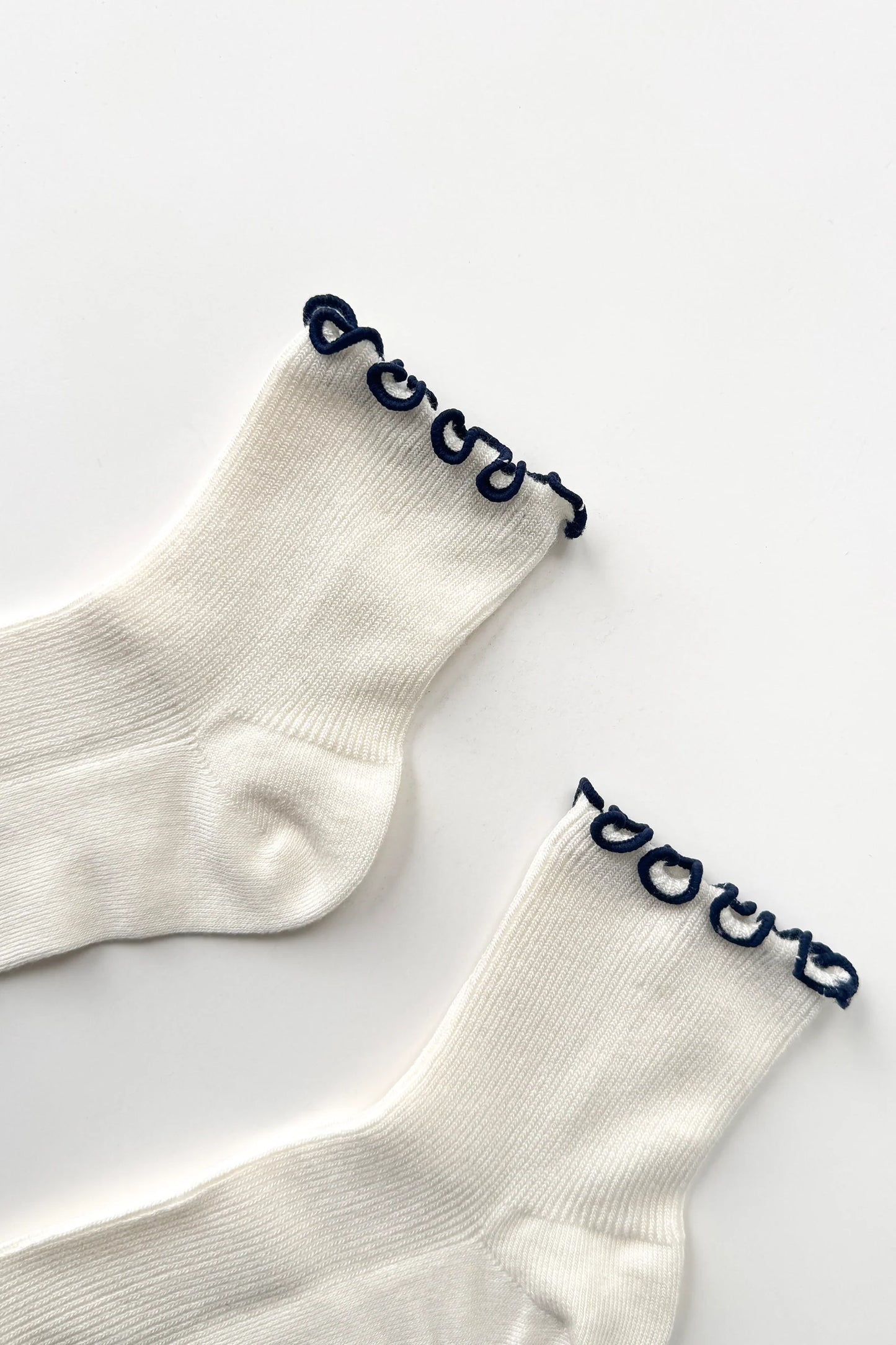 The Petite Ruffled Modal Socks - Soft White/ Navy