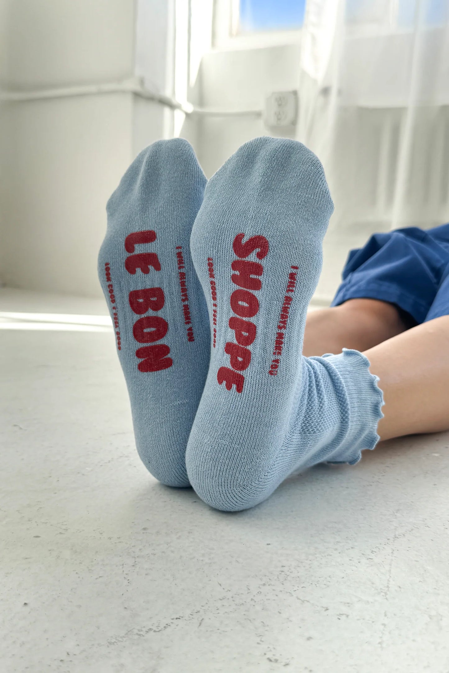 Ruffled Hugger Crew Socks - Periwinkle + Red