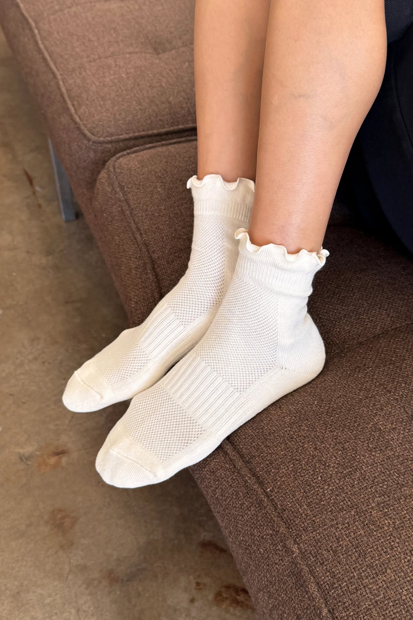 Ruffled Hugger Crew Socks - Vanilla + Red