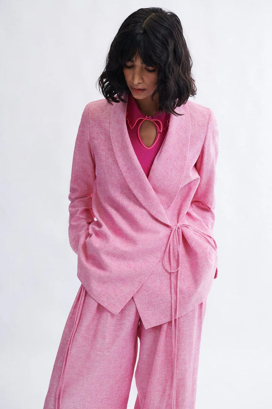 Woman wearing the Blythe Blazer in bubblegum linen-cotton blend by Eliza Faulkner — ethical spring suiting at Ånde slow fashion store