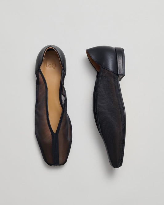 Close-up of tulip-shaped upper and squared toe on the Porto black mesh flat by LoQ — ethical footwear at Ånde